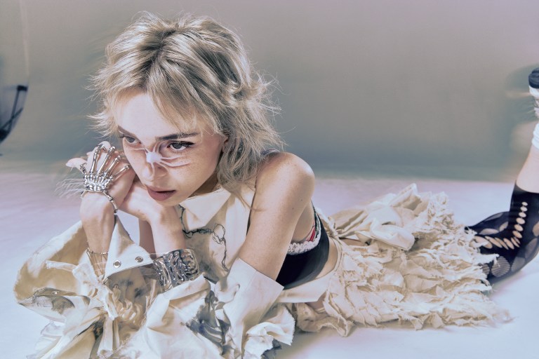 Sophie Powers Confronts the Darkness on “spiderwebs,” a Raw and Grungy Anthem About Abuse and Control