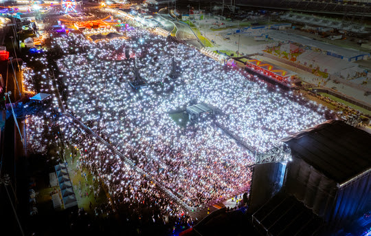 A eagle-eye view of the record-breaking crowd at Welcome To Rockville 2025 at night.