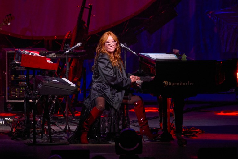 Tori Amos Proves Ageless at Greek Theater 